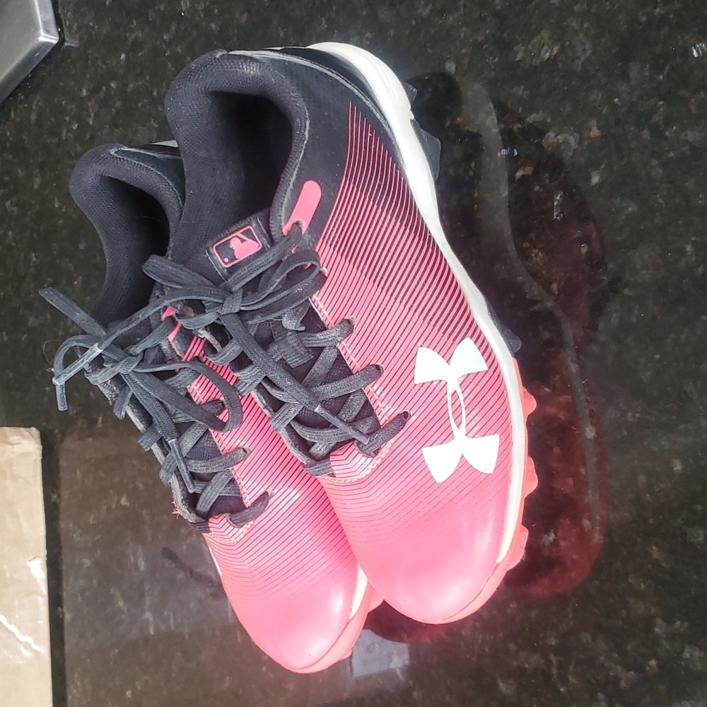 Girls softball cleats
